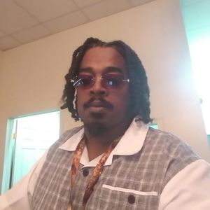 Meet your Posher, Ellis